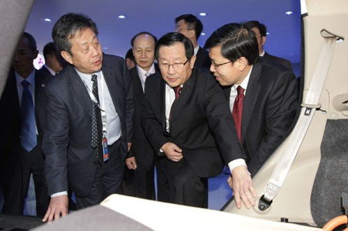 萬鋼親臨吉利展臺，高度評價智能化與物聯網技術融合創新